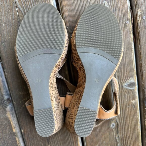 Like New L'Artiste Nicolasa Comfort High Wedge Sandal in Women's 40/US 9 - Picture 13 of 13